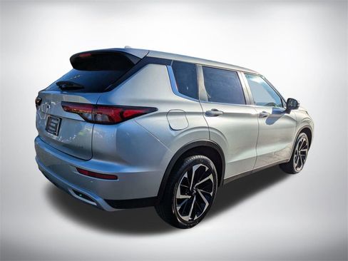 Used 2024 Mitsubishi Outlander SE image 4