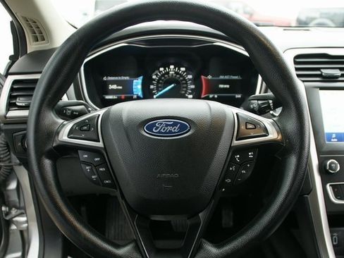Used 2020 Ford Fusion SE image 18