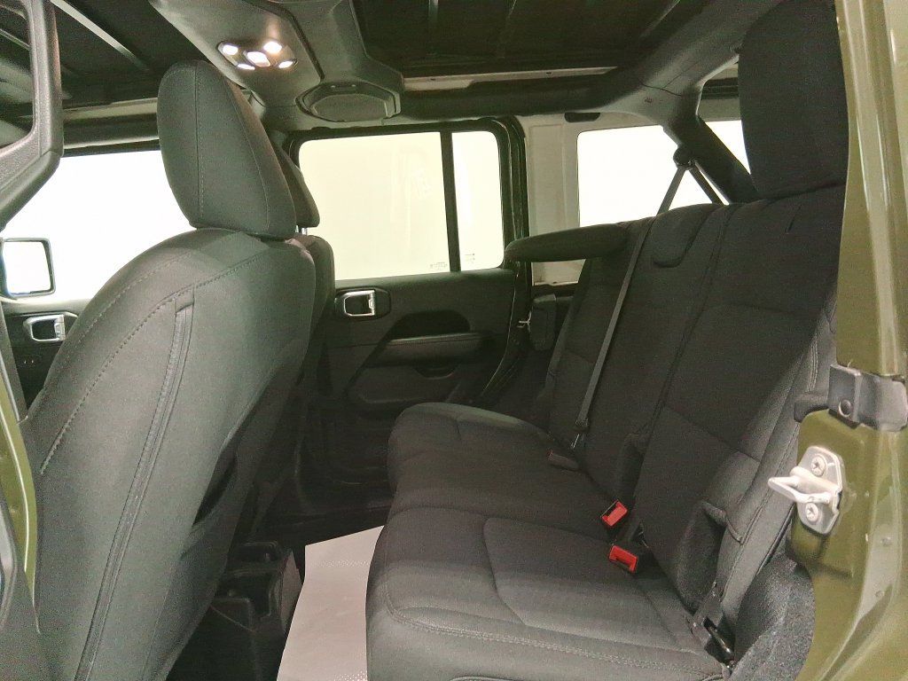 Used 2022 Jeep Wrangler Unlimited Sahara w/ Cold Weather Group AWD/4WD image 9