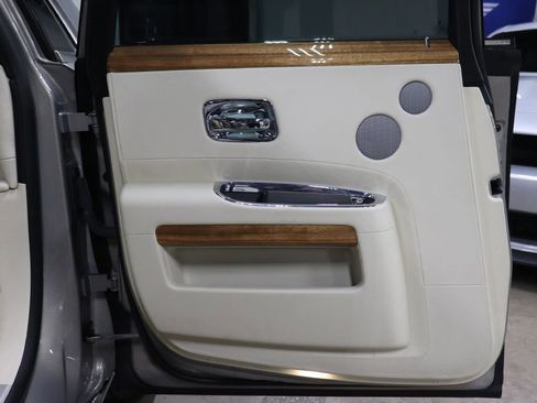 Used 2016 Rolls-Royce Ghost image 14