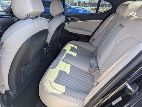 Used 2025 Genesis G70 2.5T w/ Sport Prestige Package image 12