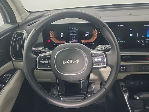 Used 2025 Kia Sorento EX w/ Panoramic Sunroof Package image 23