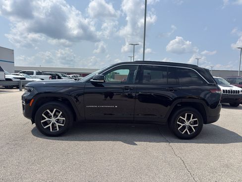 Used 2025 Jeep Grand Cherokee Limited AWD/4WD image 6