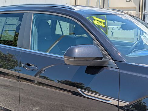 Used 2021 Volkswagen Atlas Cross Sport SE FWD image 10