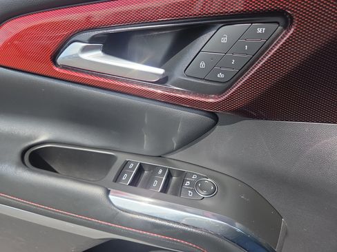 Used 2025 Chevrolet Traverse RS w/ LPO, Floor Liner Package AWD/4WD image 33