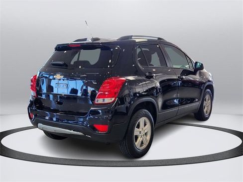 Used 2022 Chevrolet Trax LT w/ LT Convenience Package image 4