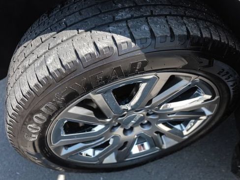 Used 2021 GMC Yukon SLT w/ SLT Premium Package AWD/4WD image 65