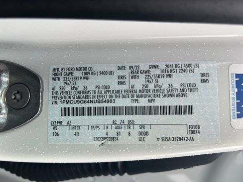 Used 2022 Ford Escape SE w/ SE Sport Appearance Package image 34