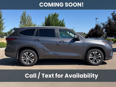 Used 2024 Toyota Highlander XLE AWD/4WD image 4