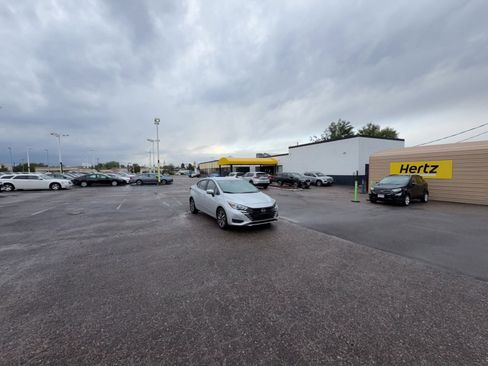 Used 2025 Nissan Versa SV FWD image 11