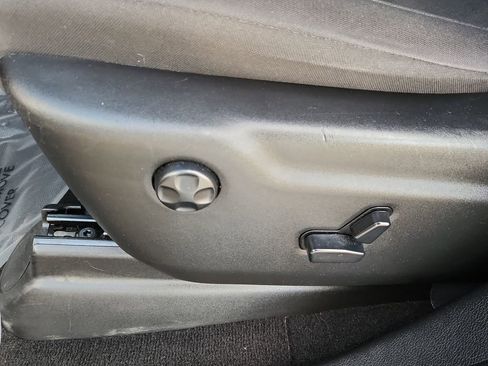 Used 2021 Jeep Grand Cherokee Laredo image 8