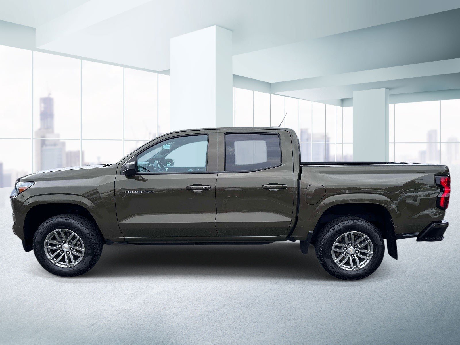 Used 2023 Chevrolet Colorado LT RWD image 2