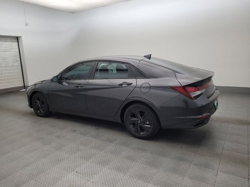 Used 2022 Hyundai Elantra SEL w/ Convenience Package FWD image 3