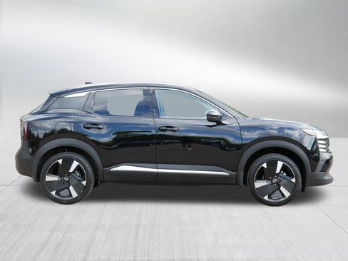 Certified 2025 Nissan Kicks SR AWD/4WD image 8