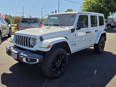 Used 2024 Jeep Wrangler Unlimited Sahara AWD/4WD image 8