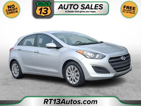 Used 2017 Hyundai Elantra GT image 1