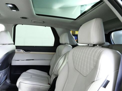 Used 2024 Hyundai Palisade Limited image 15