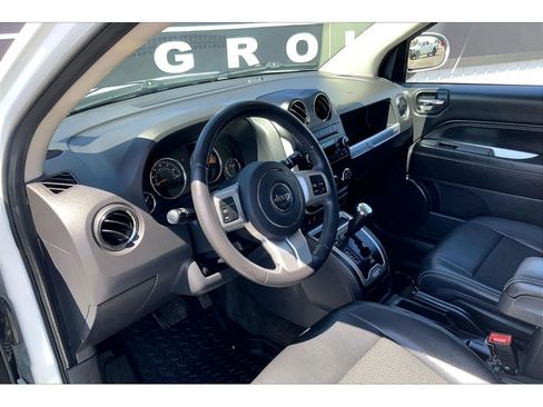 Used 2017 Jeep Compass Latitude AWD/4WD image 16
