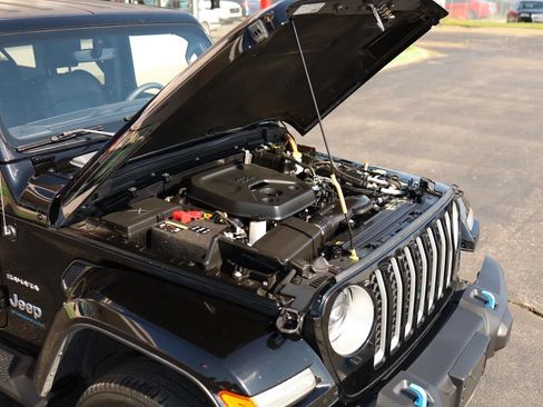 Used 2023 Jeep Wrangler Unlimited Sahara w/ Cold Weather Group AWD/4WD image 59