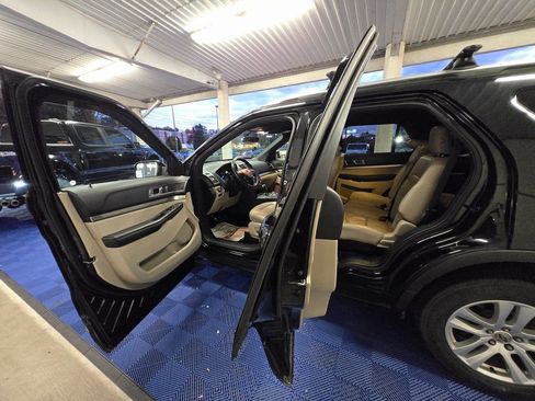 Used 2018 Ford Explorer XLT w/ Equipment Group 202A image 23