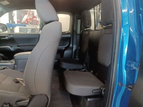 Used 2017 Toyota Tacoma TRD Sport w/ Premium & Technology Package image 21