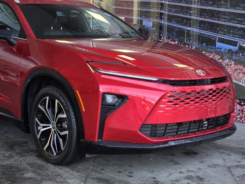 Used 2025 Toyota Crown Signia image 2