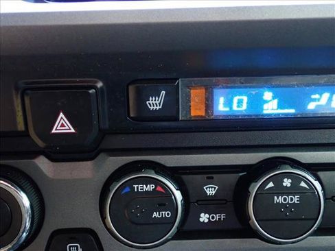 Used 2022 Toyota Tacoma TRD Off-Road w/ TRD Premium Off Road Package AWD/4WD image 20