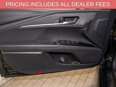 Used 2025 Toyota Camry SE FWD image 11