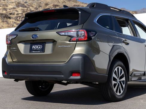 Used 2025 Subaru Outback Premium AWD/4WD image 11
