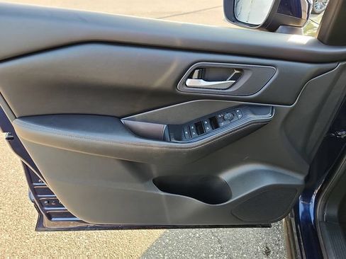 Used 2025 Nissan Rogue SV AWD/4WD image 15