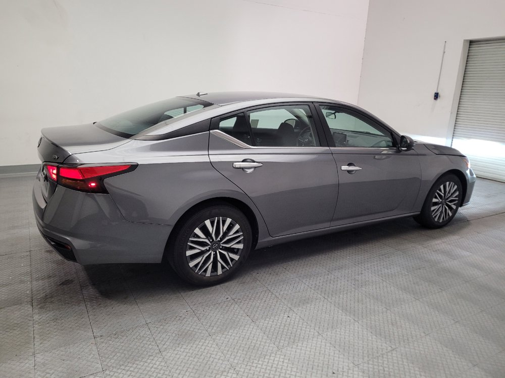 Used 2024 Nissan Altima 2.5 SV FWD image 10