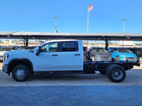 New 2026 GMC Sierra 3500 Pro w/ Convenience Package image 6