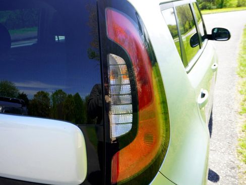 Used 2019 Kia Soul + image 13