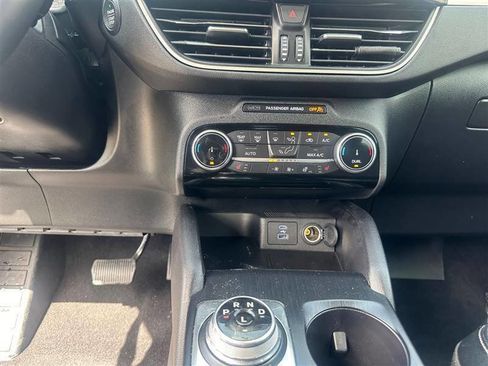 Used 2022 Ford Escape SEL image 12