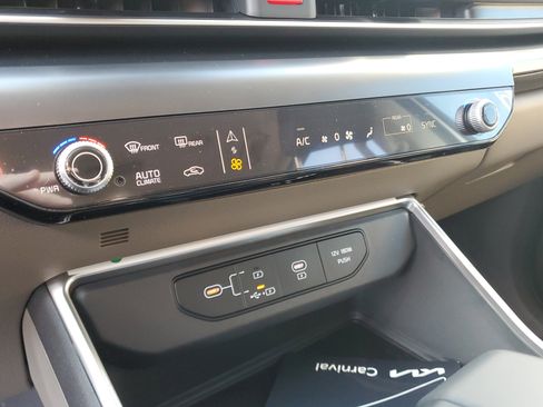 New 2026 Kia Carnival FWD image 19