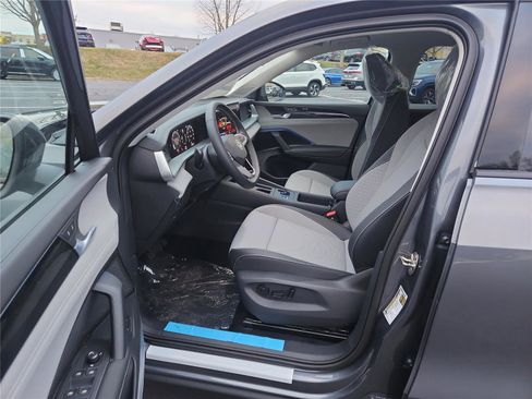 New 2026 Volkswagen Tiguan SE image 13