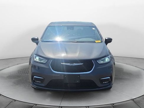 Used 2023 Chrysler Pacifica Touring-L FWD image 8