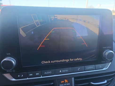 Used 2024 Nissan Altima 2.5 SV image 10