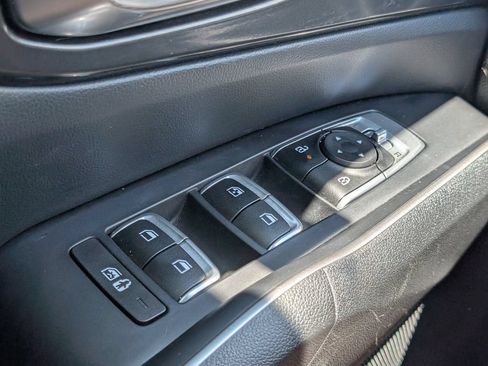 Used 2025 Kia Sorento LX FWD image 14