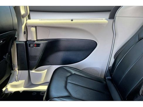 Certified 2024 Chrysler Pacifica Touring-L FWD image 43