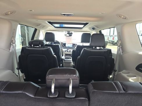 Used 2023 Chrysler Pacifica Limited w/ Uconnect Theater Family Group AWD/4WD image 9