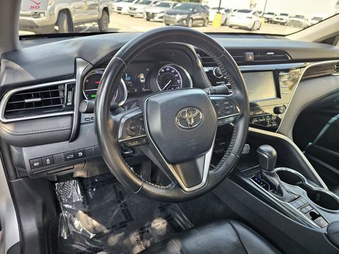 Used 2018 Toyota Camry XLE FWD image 21