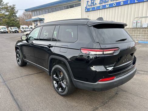 Used 2023 Jeep Grand Cherokee L Limited w/ Black Appearance Package image 5