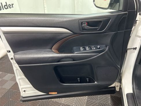 Used 2017 Toyota Highlander Plus image 27