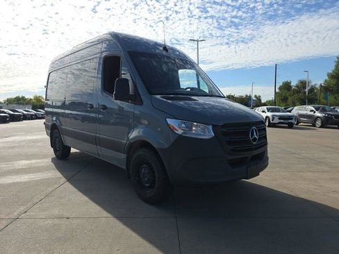 Used 2023 Mercedes-Benz Sprinter 1500 image 3