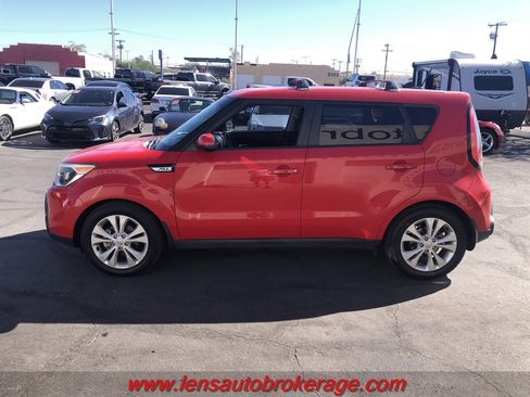 Used 2015 Kia Soul + image 5
