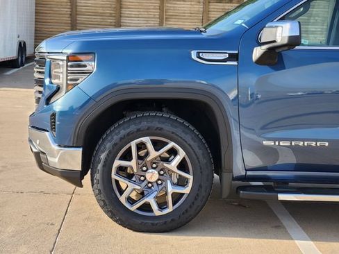 Used 2024 GMC Sierra 1500 SLT AWD/4WD image 16