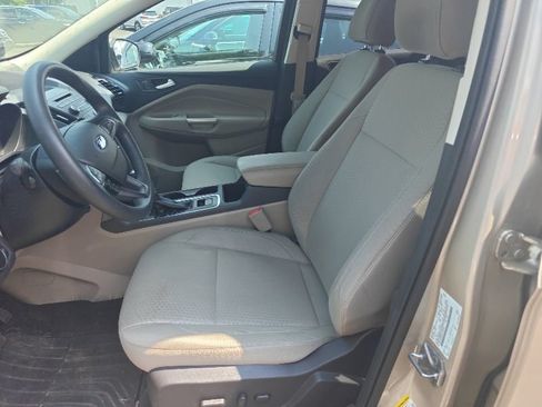 Used 2017 Ford Escape SE FWD image 9
