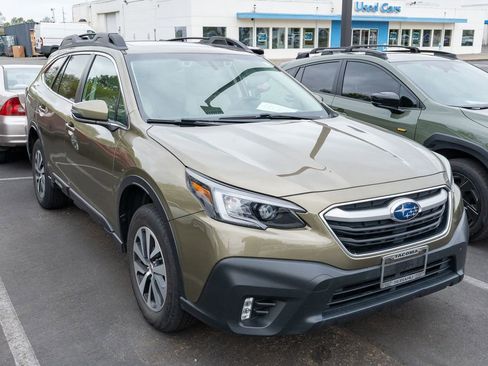 Used 2022 Subaru Outback Premium AWD/4WD image 3