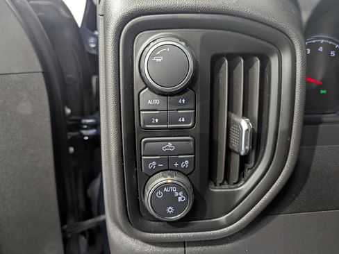 Used 2022 Chevrolet Silverado 1500 Custom Trail Boss image 17